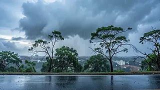 Ciclone extratropical aumenta risco de temporais e chuva volumosa no Brasil